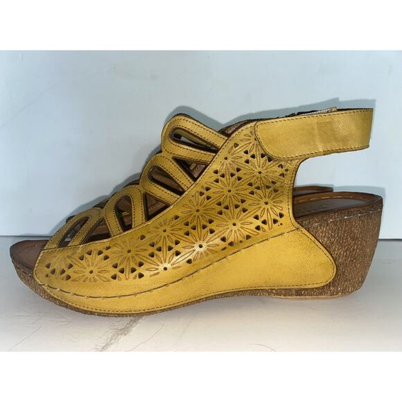 $120 SPRING STEP US Women’s Sz 9 / EU 40 Yellow Leather Inocencia Wedge Sandals - Picture 3 of 9